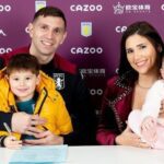 Emiliano Martinez With His Wife And Children
